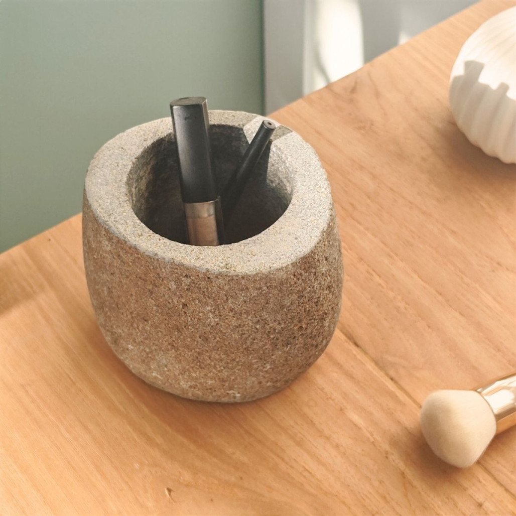 Vaso piedra de río con tapa Vaso piedra de río con tapa