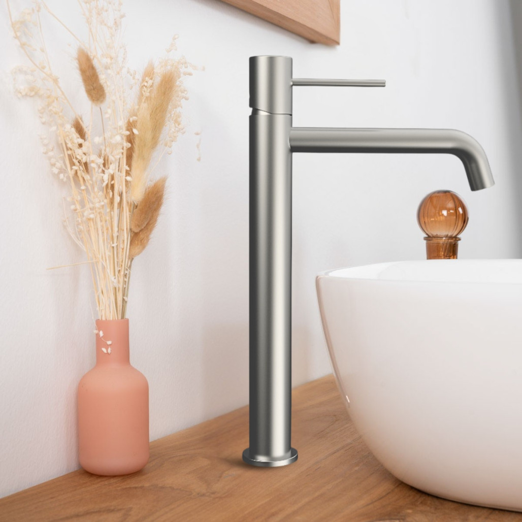Grifo design de cuarto de baño modelo Lana – Latón macizo, en níquel cepillado