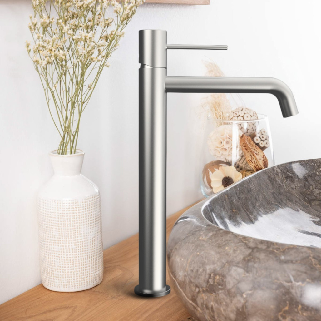 Grifo design de cuarto de baño modelo Lana – Latón macizo, en níquel cepillado