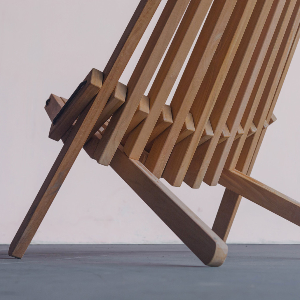 Silla de jardín de teca con cojín y reposacabezas gris | Wanda Collection