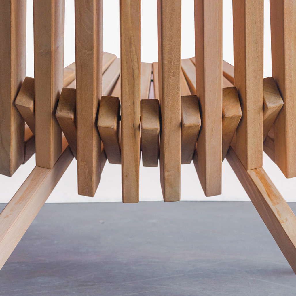 Silla de jardín de teca con cojín y reposacabezas gris | Wanda Collection