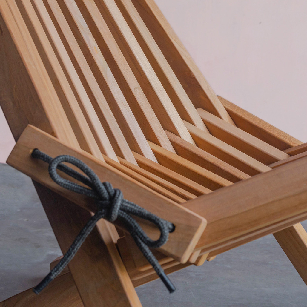 Silla de jardín de teca con cojín y reposacabezas gris | Wanda Collection