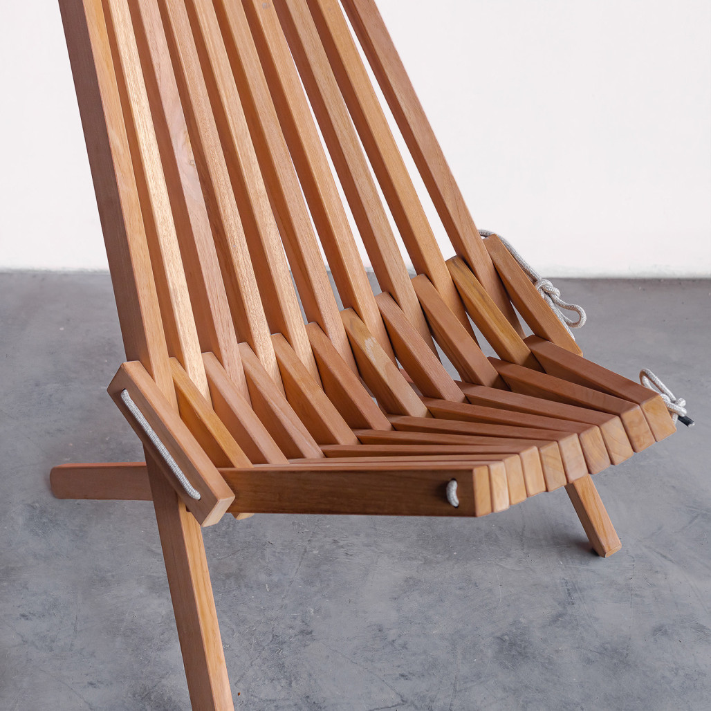 Silla de jardín de teca con cojín blanco y reposacabezas | Wanda Collection