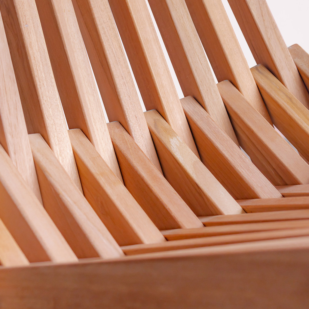 Silla de jardín de teca con cojín blanco y reposacabezas | Wanda Collection