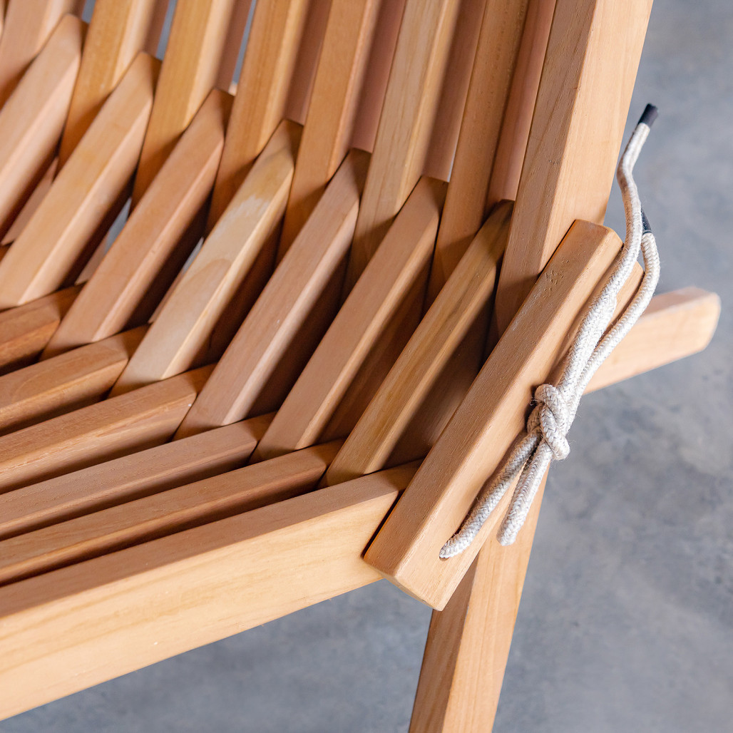 Silla de jardín de teca con cojín blanco y reposacabezas | Wanda Collection