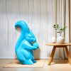 Estatua de ardilla turquesa de 64 cm