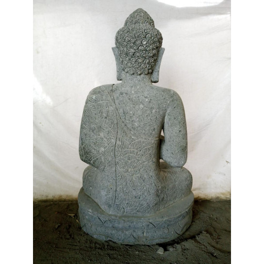 Buda exterior zen de piedra volcánica posición chakra