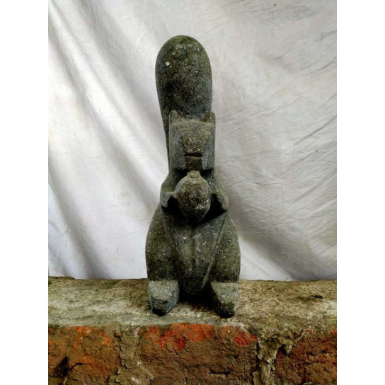 Decoración de jardín escultura de piedra ardilla sentada 50 cm