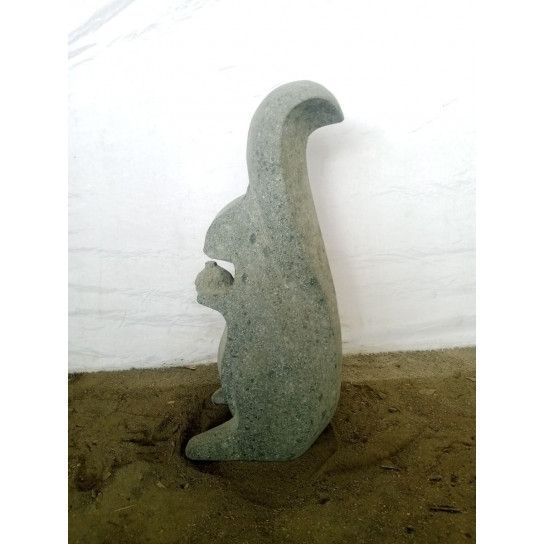 Decoracion jardin escultura de piedra volcanica ardilla sentada 50 cm