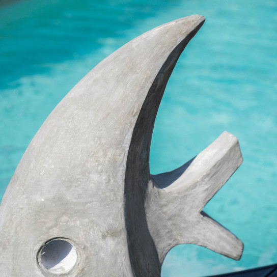 Escultura contemporánea pez 78 cm gris