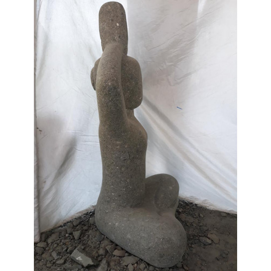 Escultura de piedra zen mujer posición de yoga 100 cm