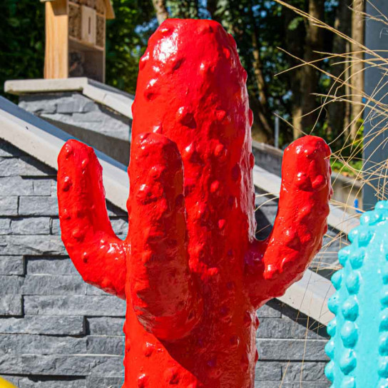 Escultura jardín moderno cactus 50 cm rojo