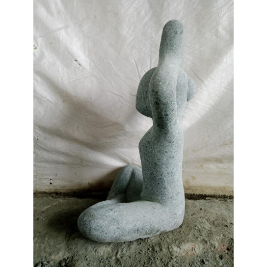 Estatua diseño de piedra volcanica yoga 50 cm