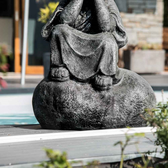 Estatua monje shaolín pensativo pátina gris 80 cm