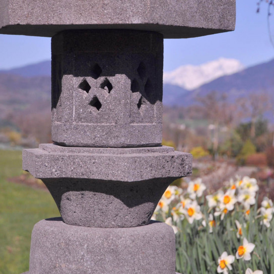 Linterna japonesa pagoda de piedra de lava 1,20 m