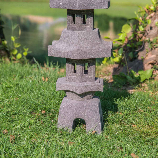 Linterna japonesa pagoda de piedra de lava 1,30 m