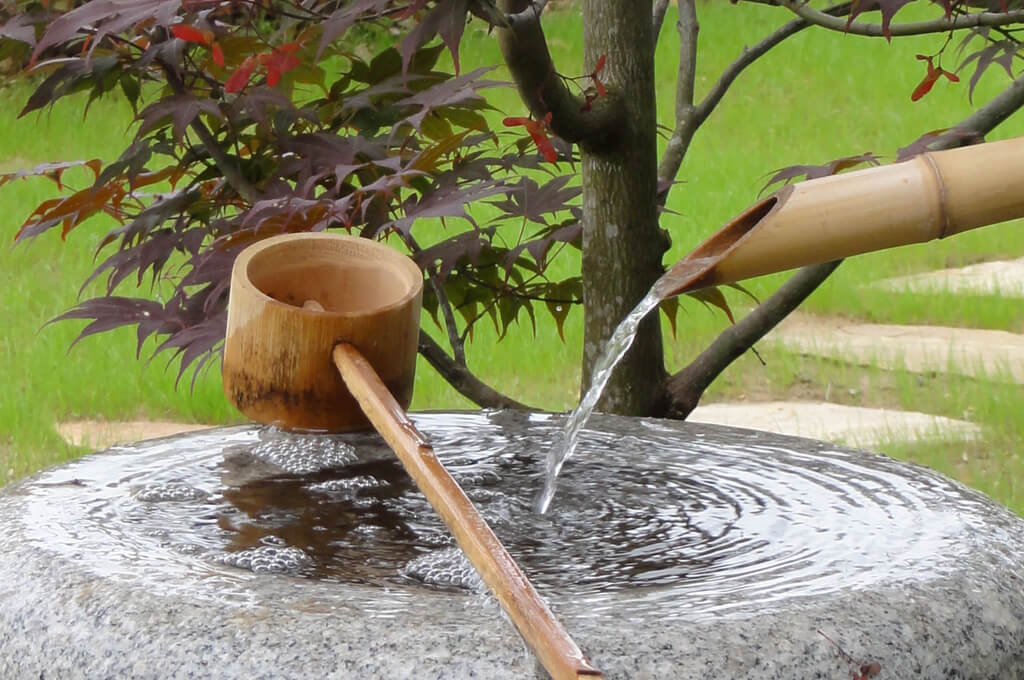 pierre à eau jardin japonais